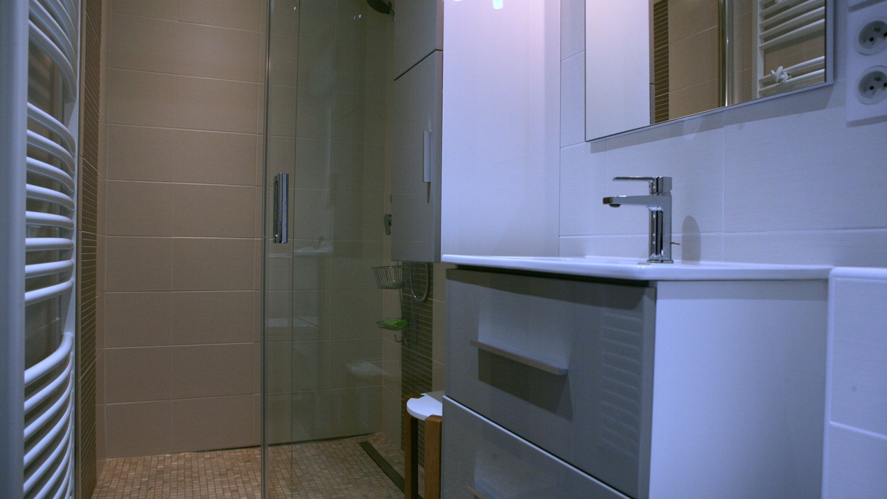 Photo of Bathroom in Ballan-Mire