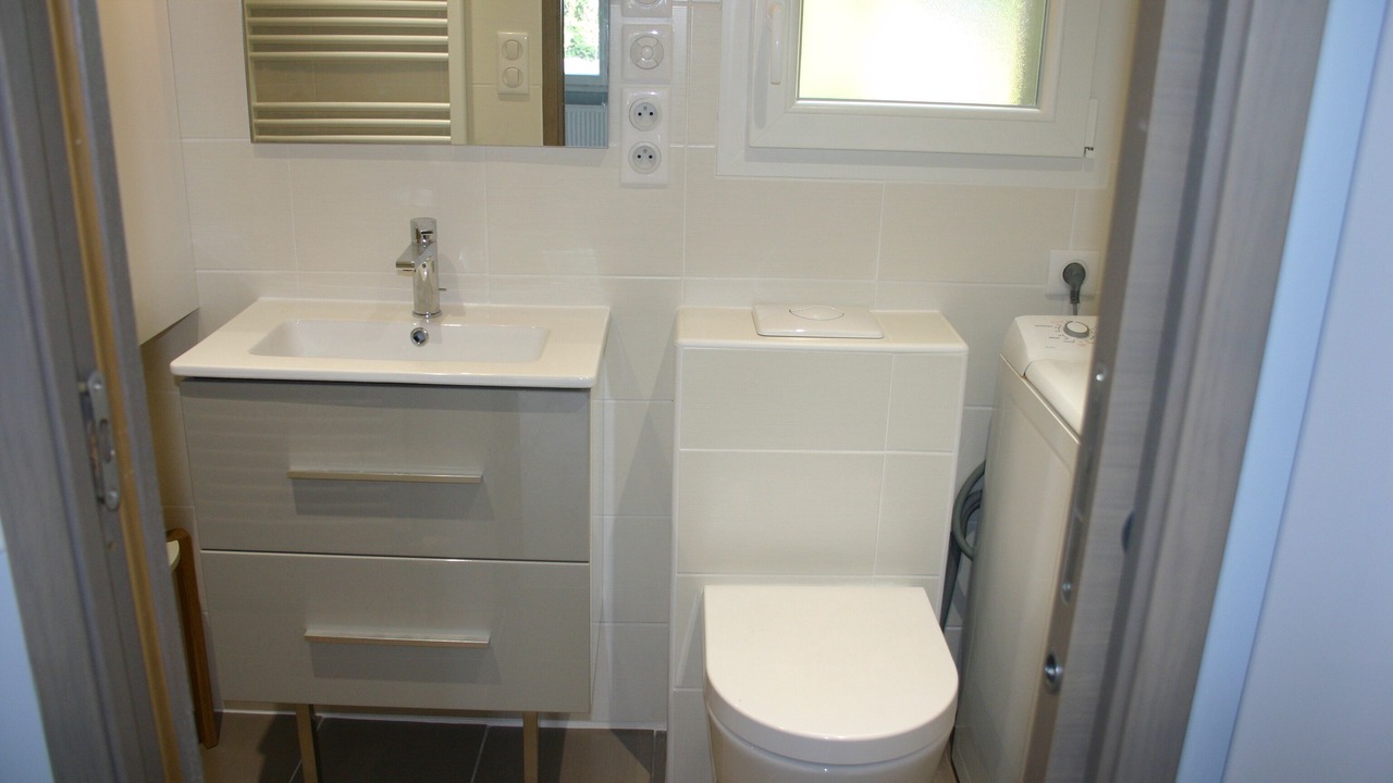 Photo of Bathroom in Ballan-Mire