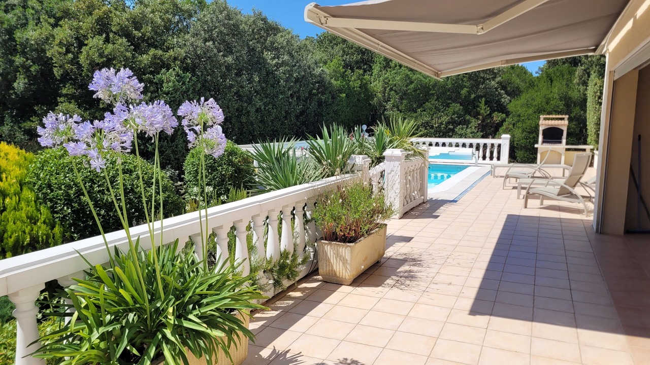 Photo of Patio Balcony in Mejannes-le-Clap