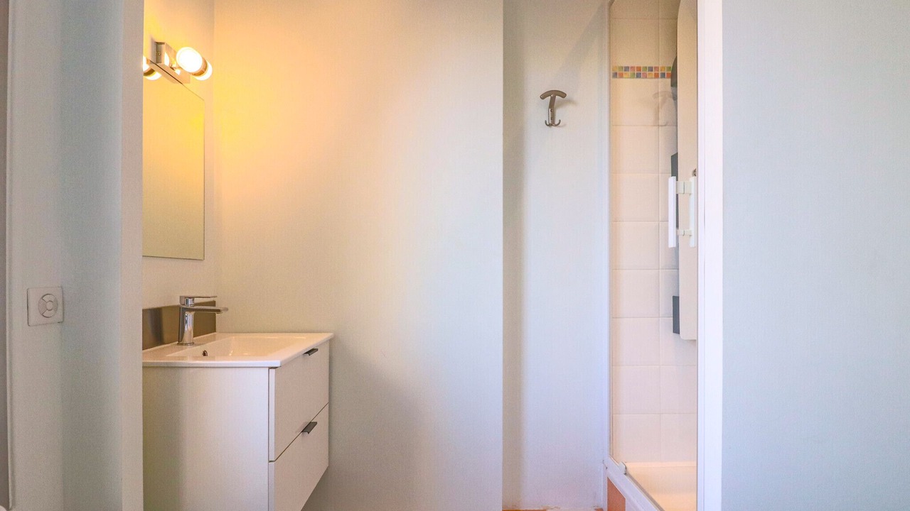 Photo of Bathroom in Cannes City Centre