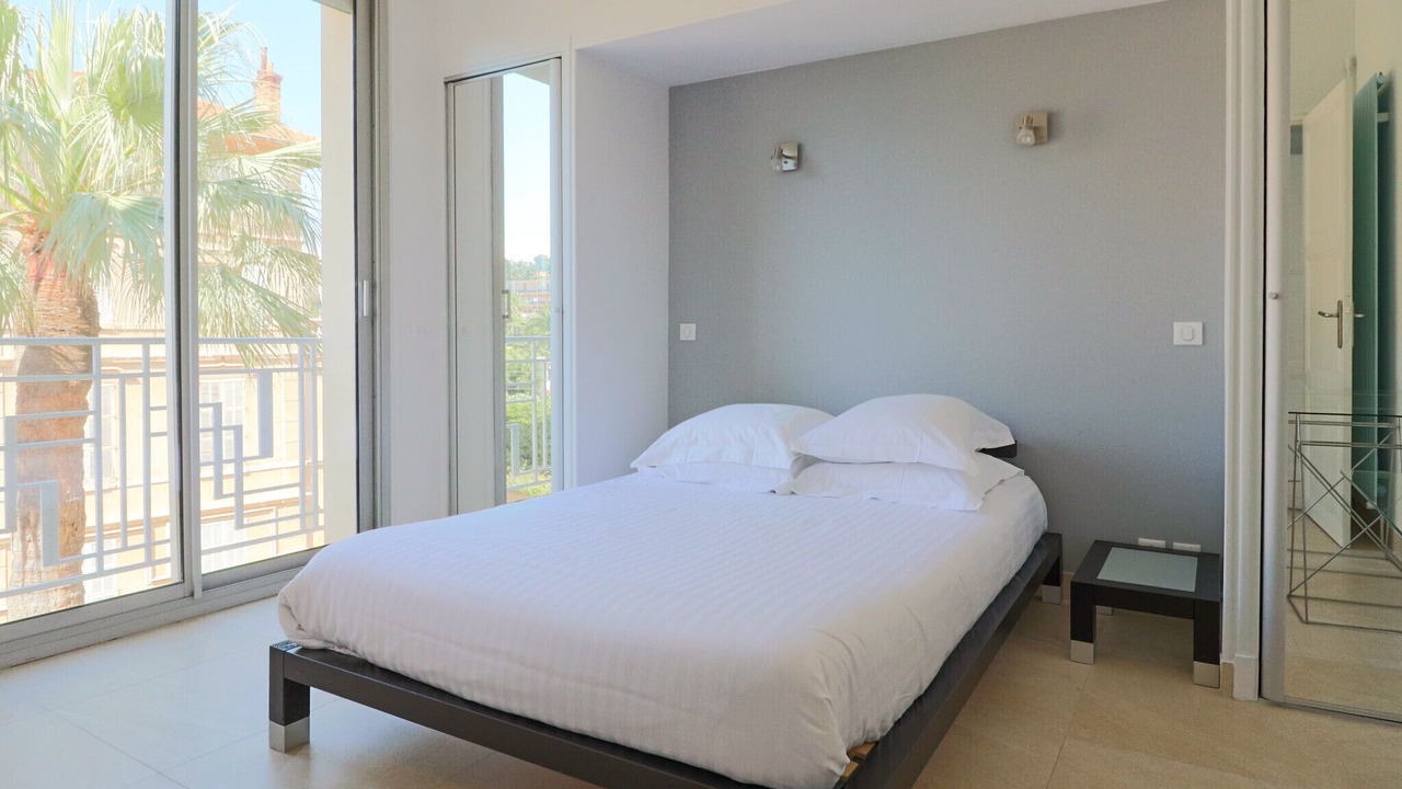 Photo of Bedroom in Cannes City Centre