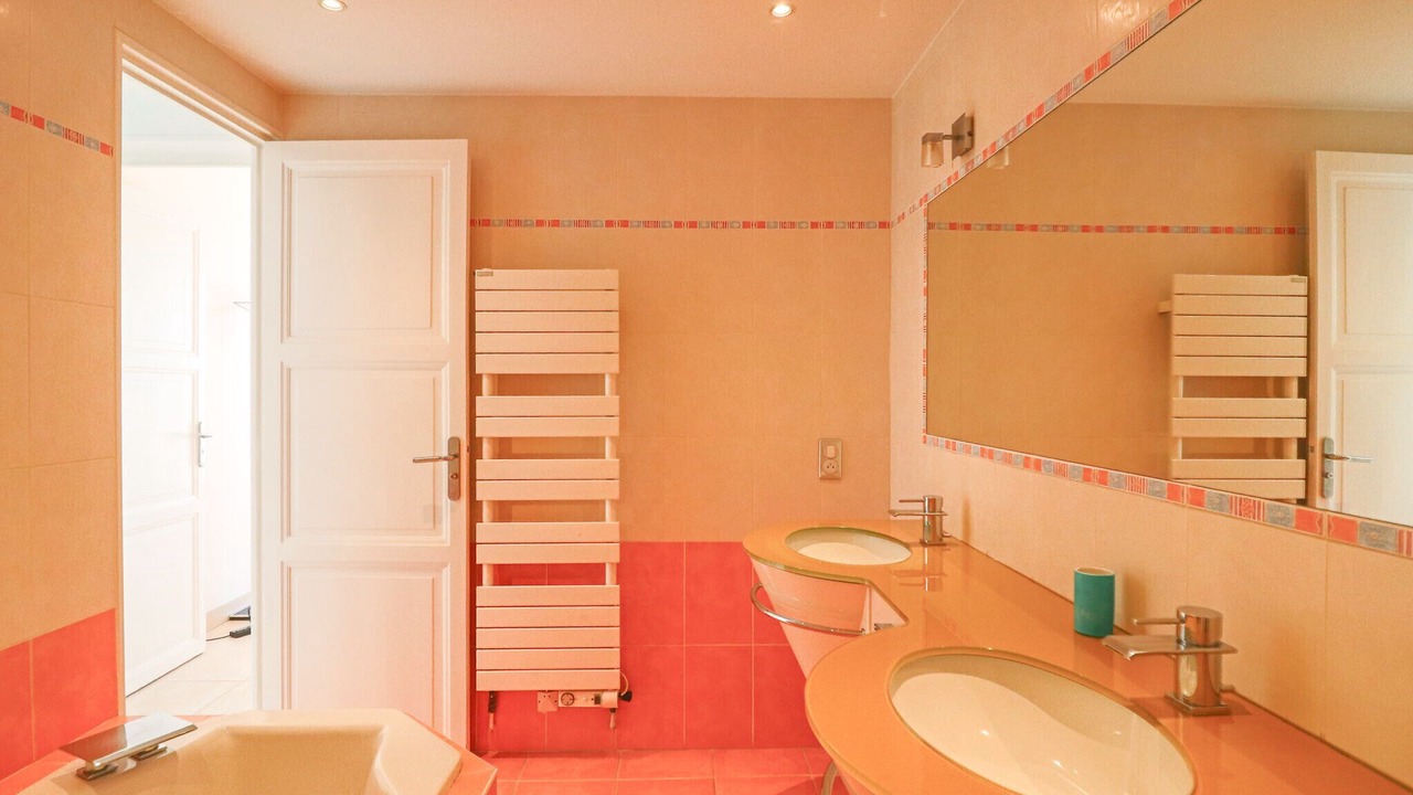 Photo of Bathroom in Cannes City Centre