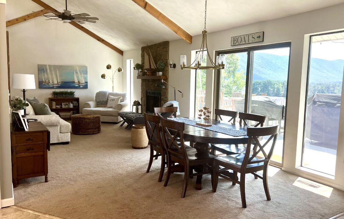 Photo of Livingroom in Huddleston