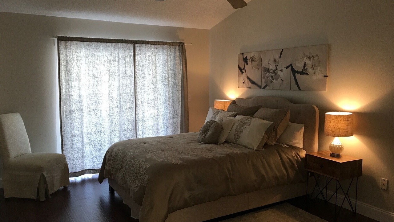 Photo of Bedroom in Fairway Oaks