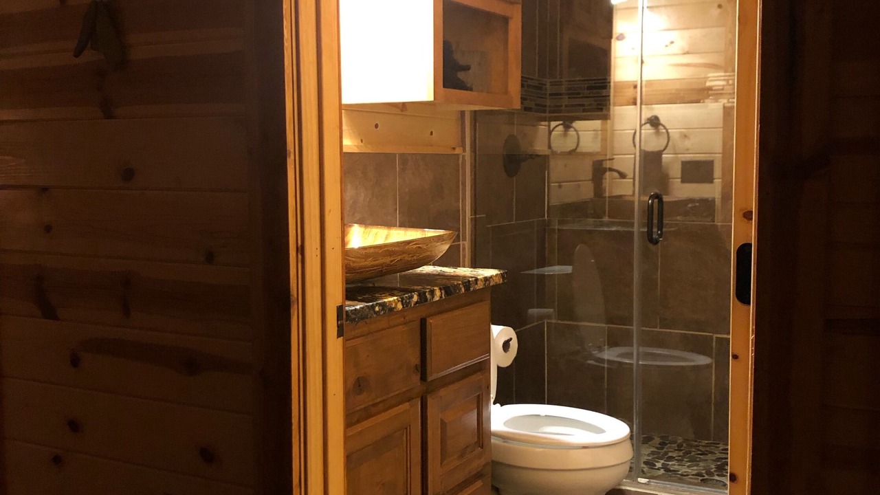 Photo of Bathroom in Broken Bow