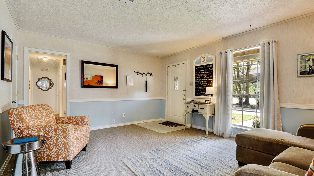 Photo of Livingroom in Biloxi