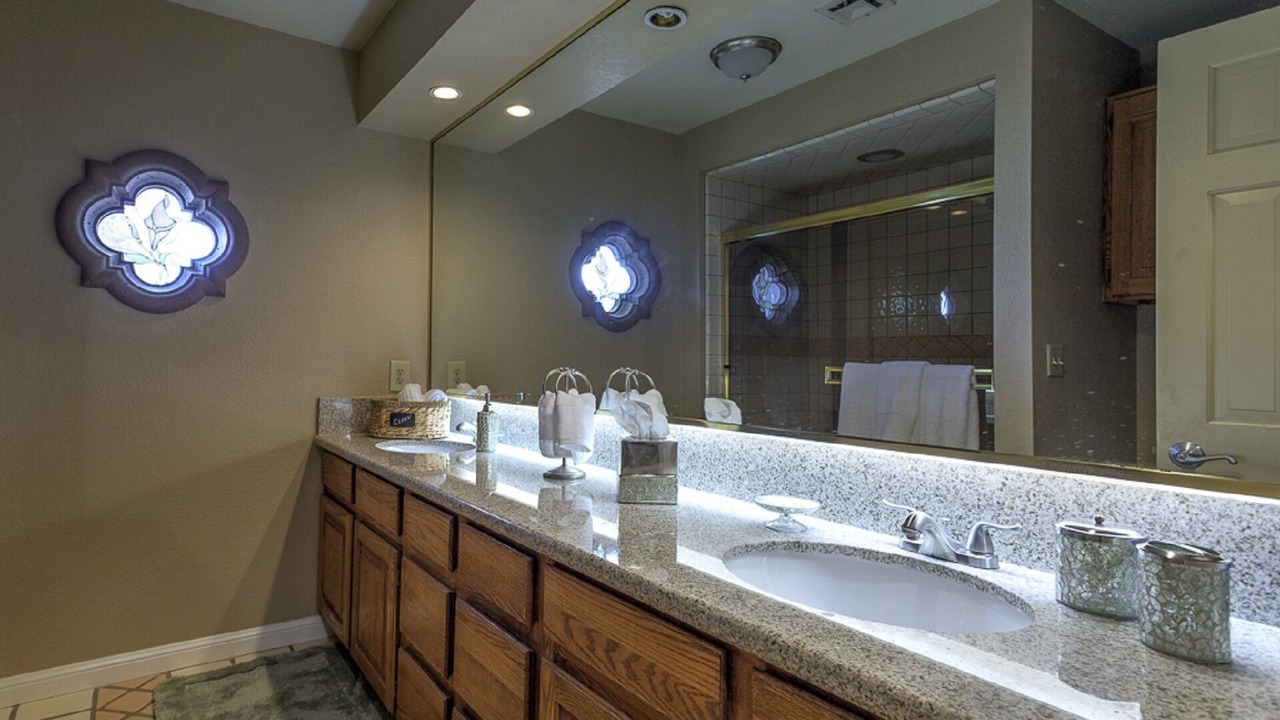 Photo of Bathroom in Canyon Gate