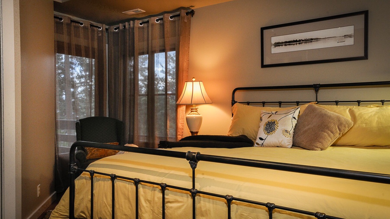 Photo of Bedroom in Eastsound