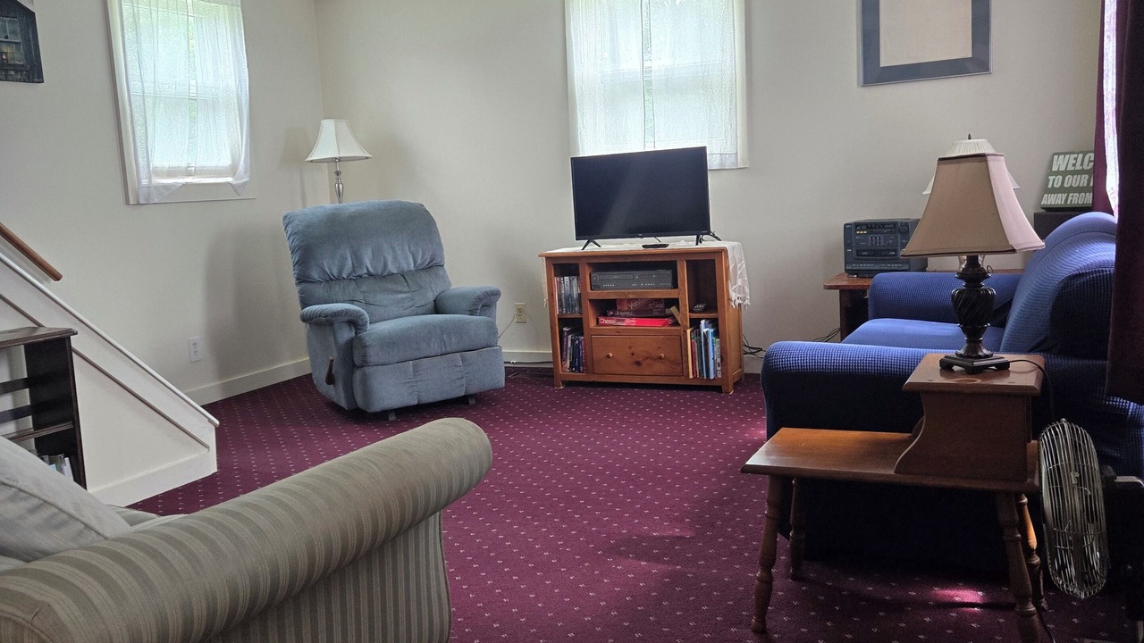 Photo of Livingroom in Warren