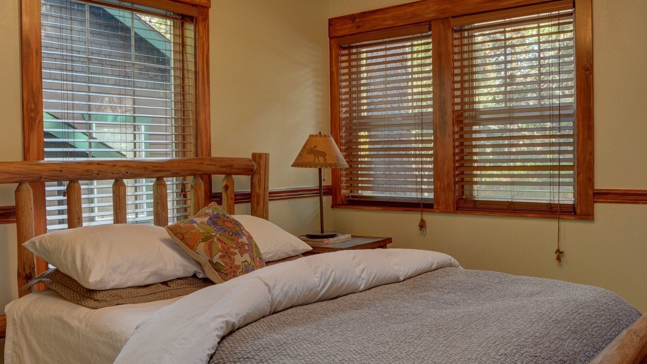 Photo of Bedroom in Deschutes River Woods