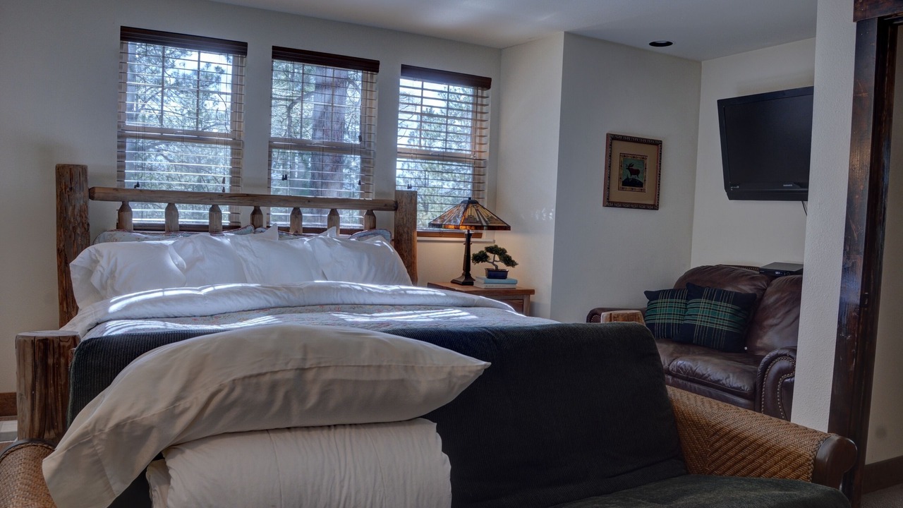 Photo of Bedroom in Deschutes River Woods