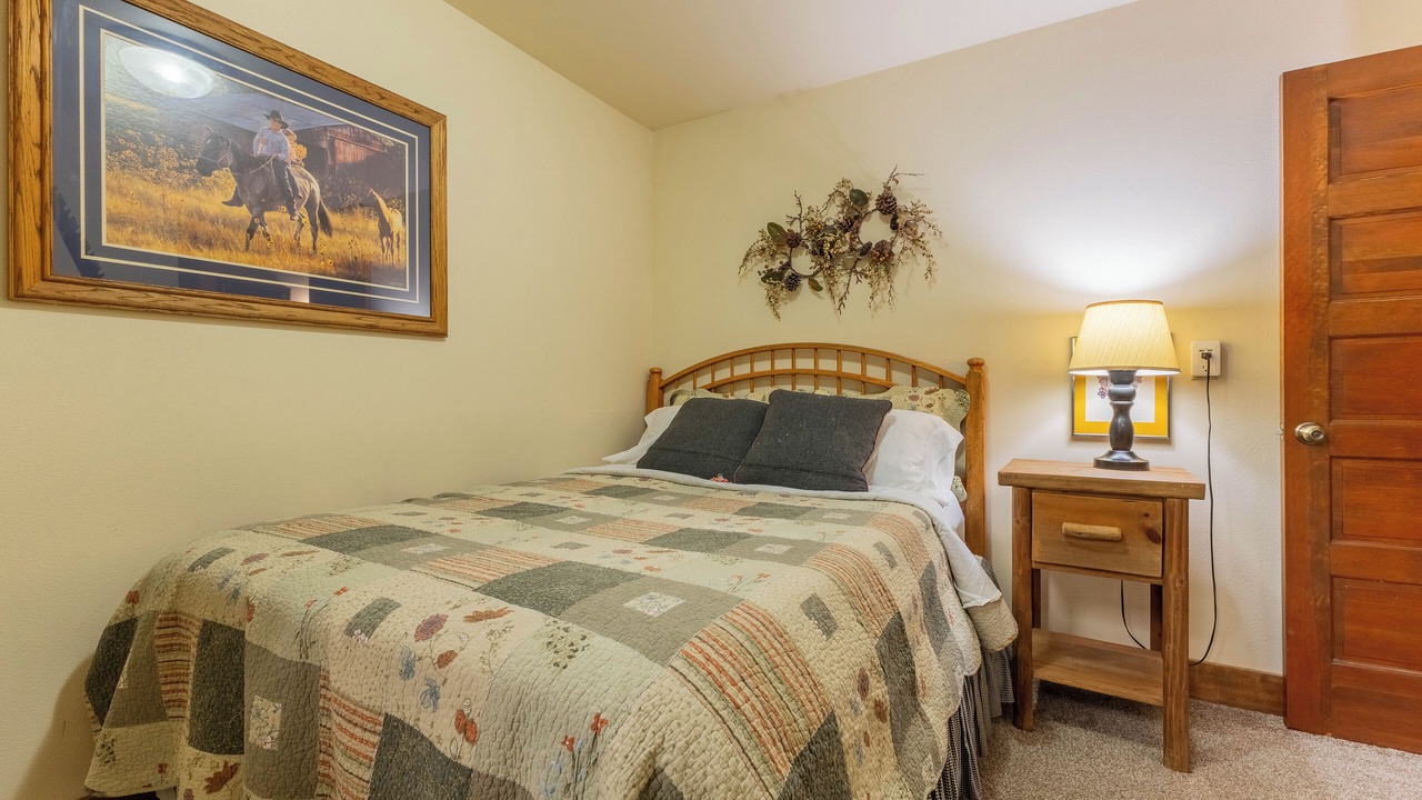 Photo of Bedroom in Deschutes River Woods