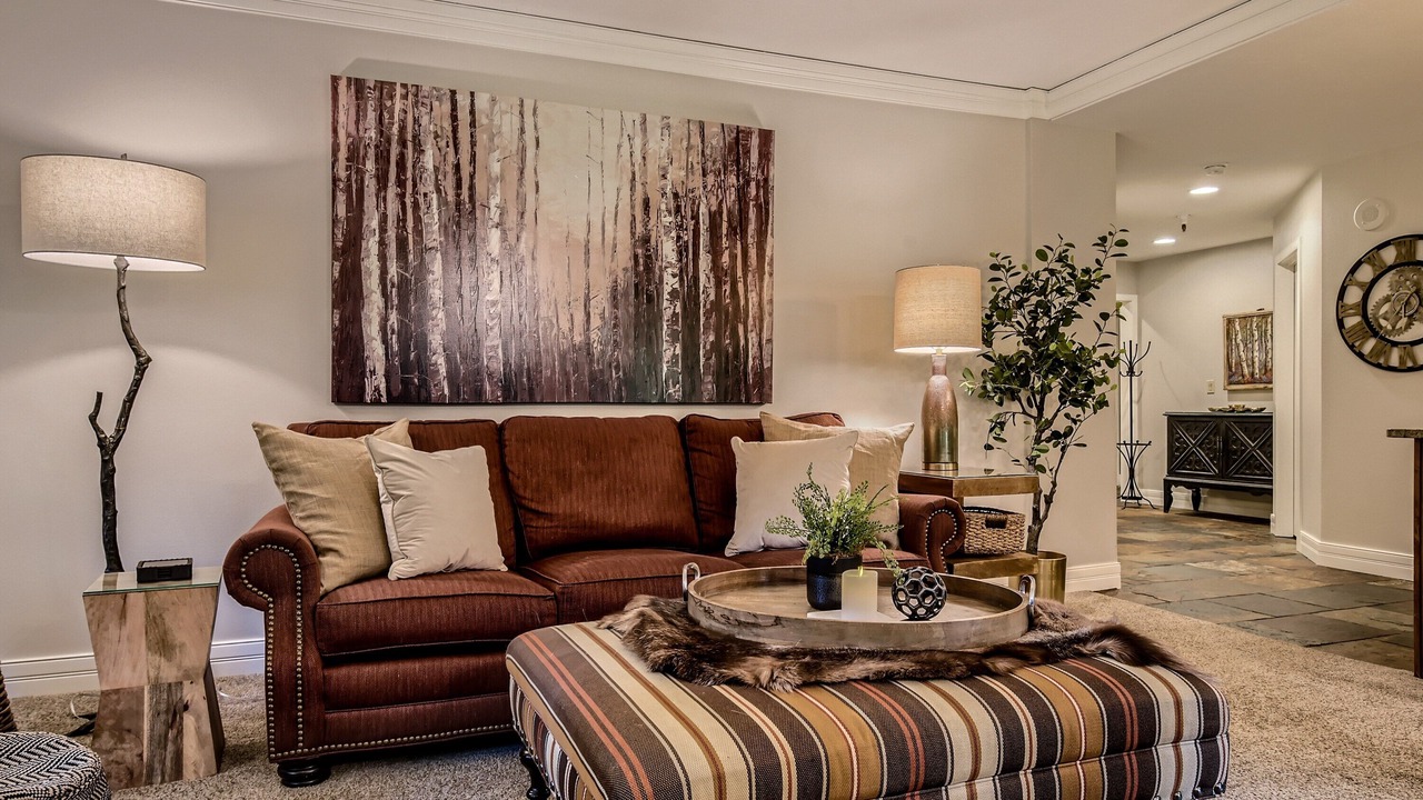 Photo of Livingroom in Peak 9