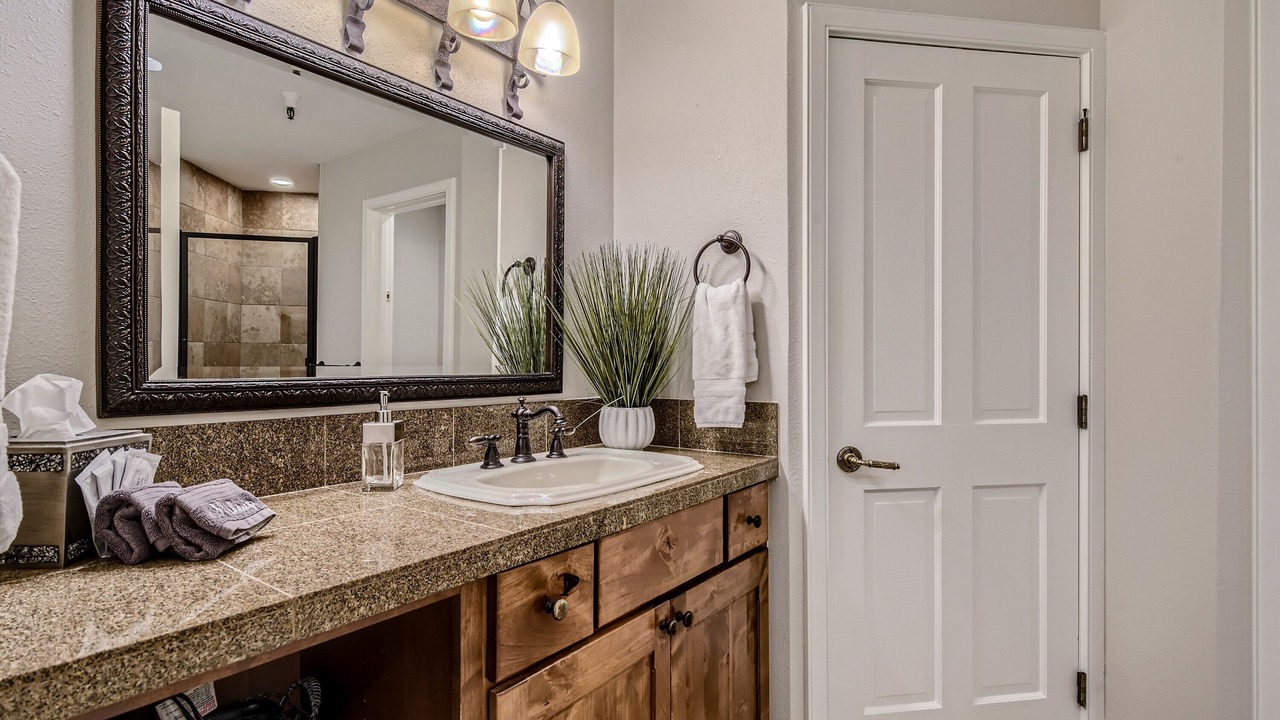 Photo of Bathroom in Peak 9