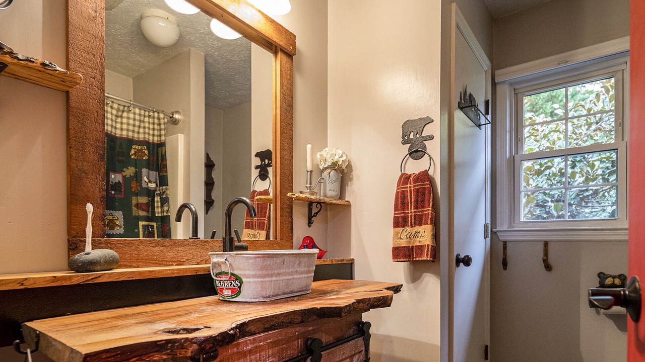 Photo of Bathroom in Huddleston