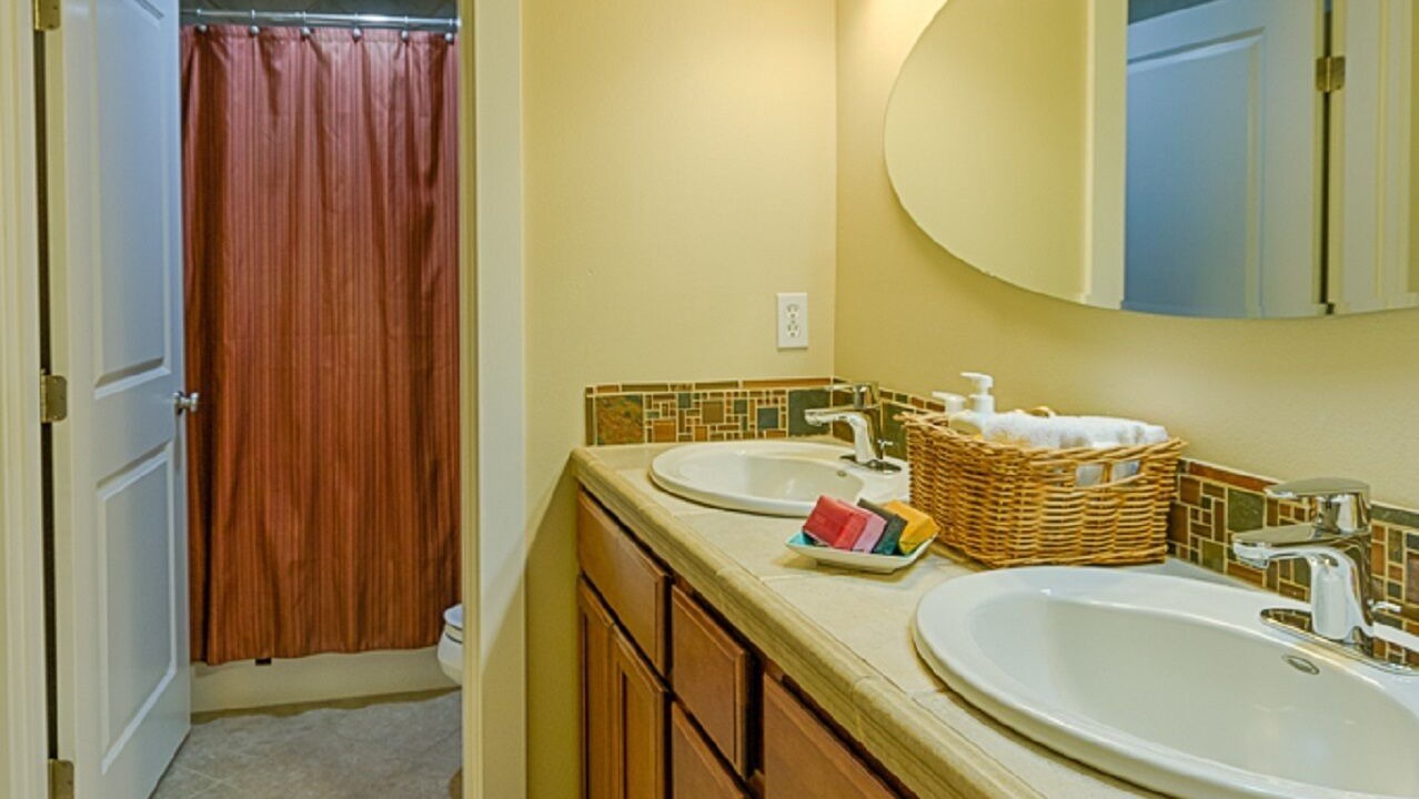 Photo of Bathroom in Lake Morton-Berrydale