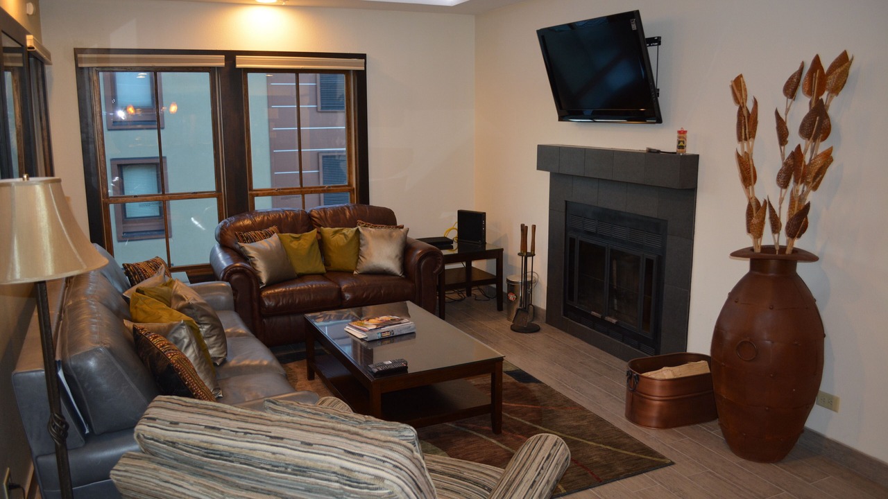 Photo of Livingroom in Peak 9