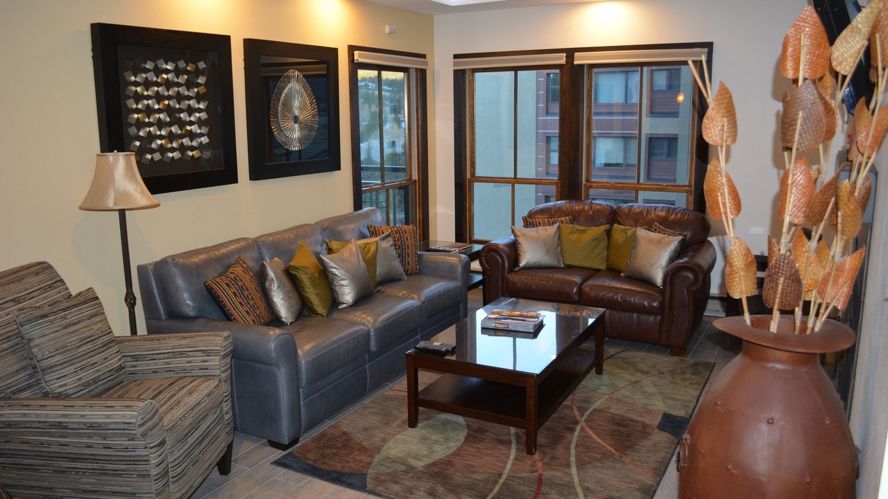 Photo of Livingroom in Peak 9
