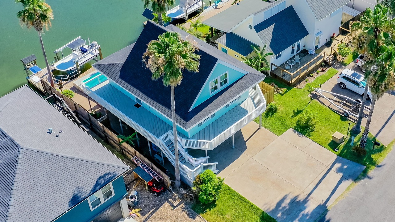Photo of Outdoor in City-by-the Sea