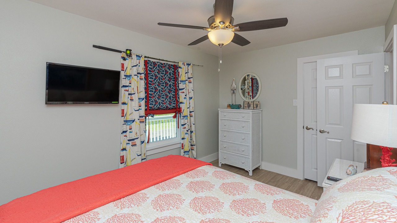 Photo of Bedroom in City-by-the Sea