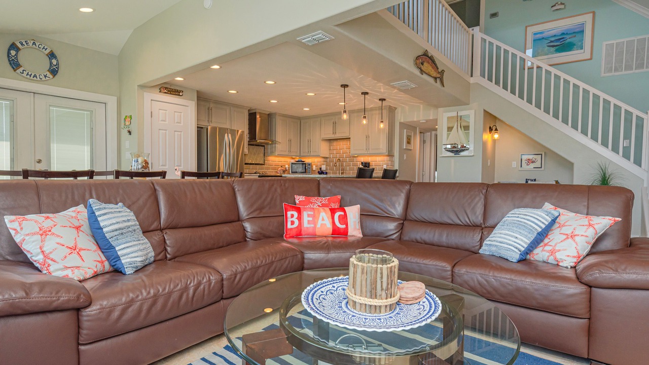 Photo of Livingroom in City-by-the Sea