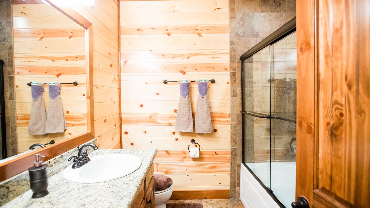 Photo of Bathroom in Broken Bow