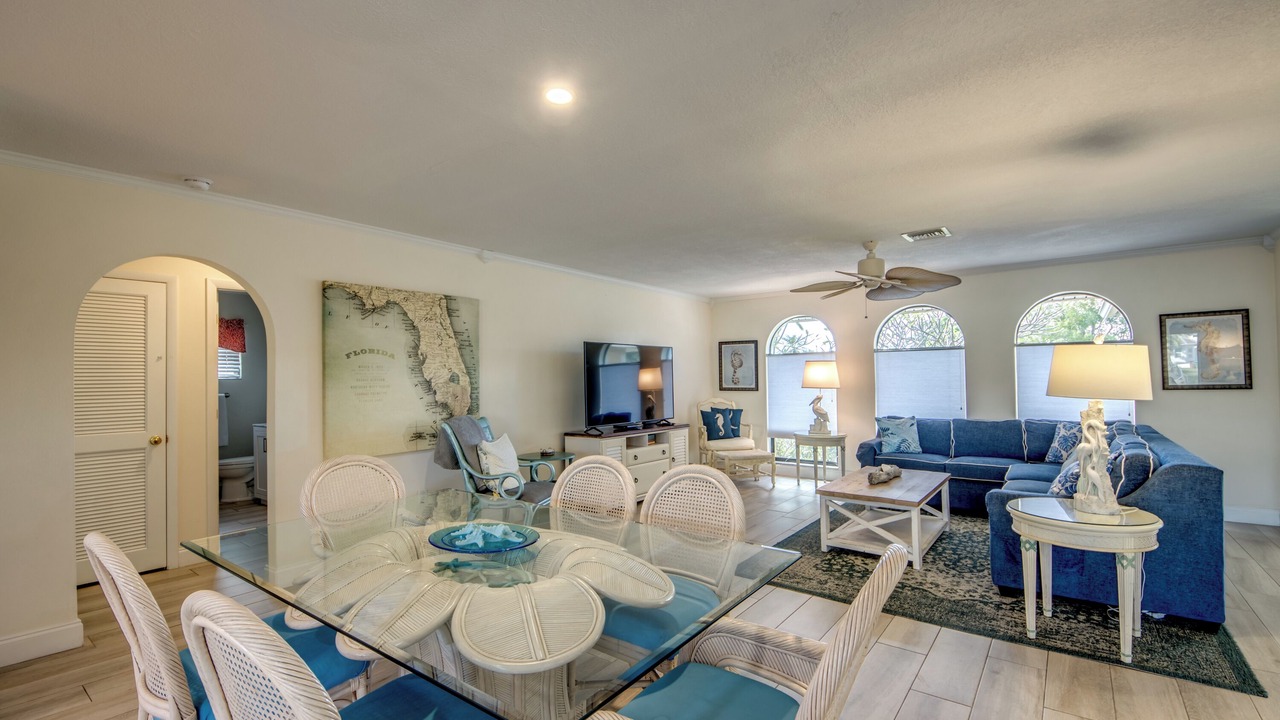 Photo of Livingroom in Caloosahatchee