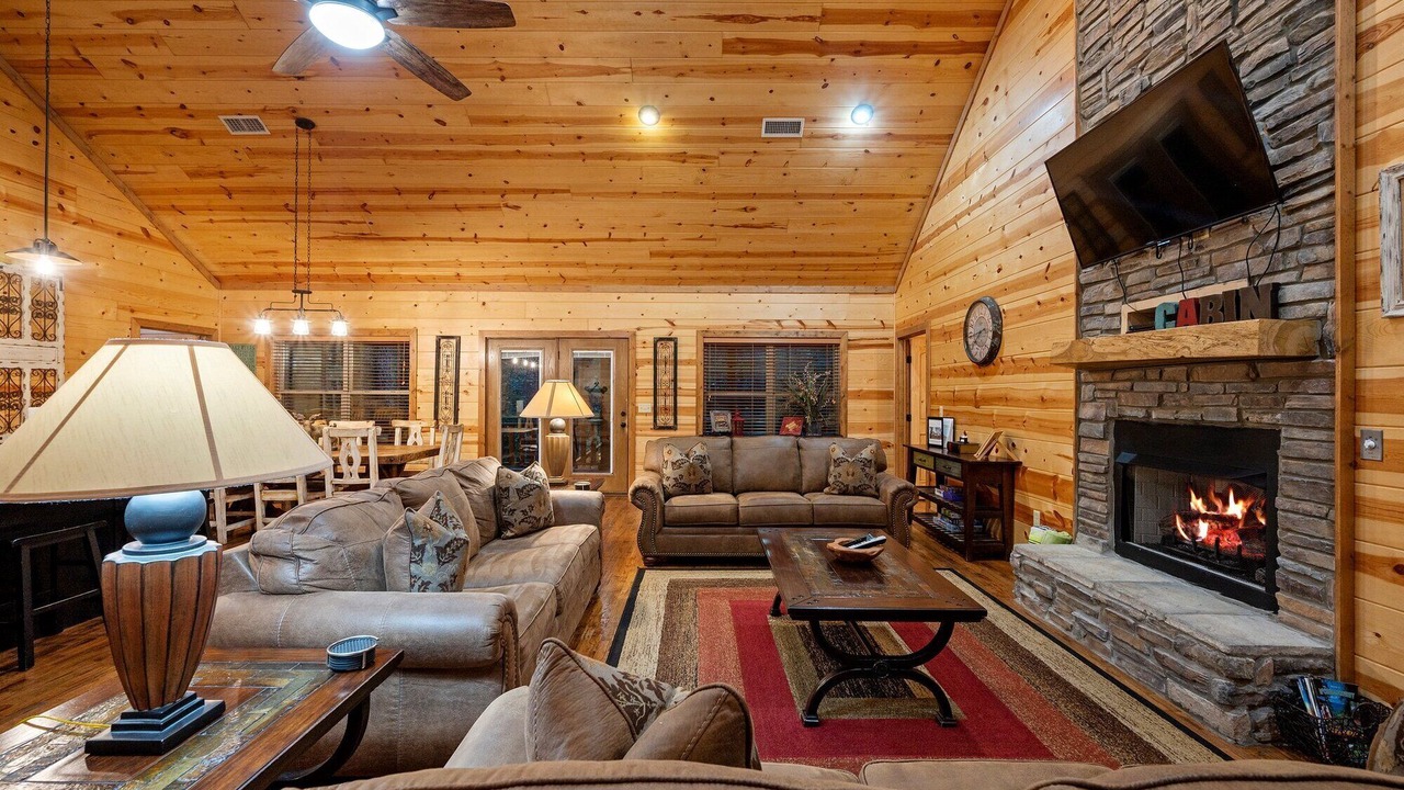 Photo of Livingroom in Broken Bow
