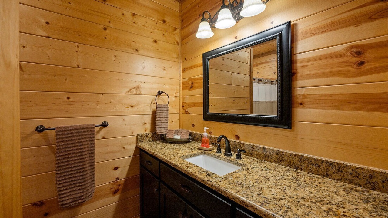 Photo of Bathroom in Broken Bow