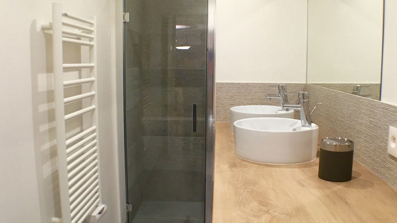 Photo of Bathroom in Quartier des Grandes-Carrieres