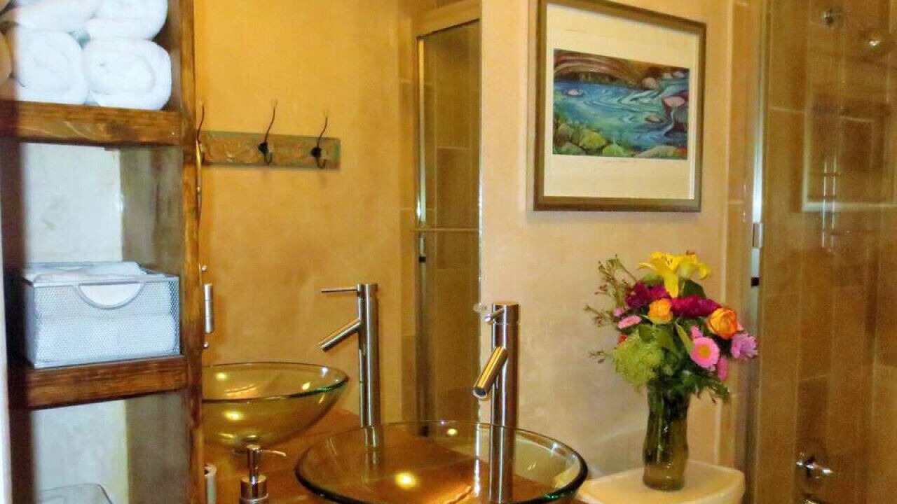 Photo of Bathroom in South Capitol