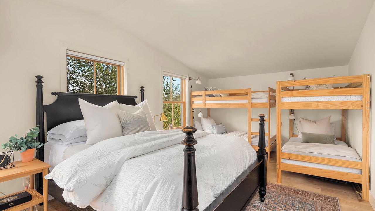 Photo of Bedroom in Queen Anne