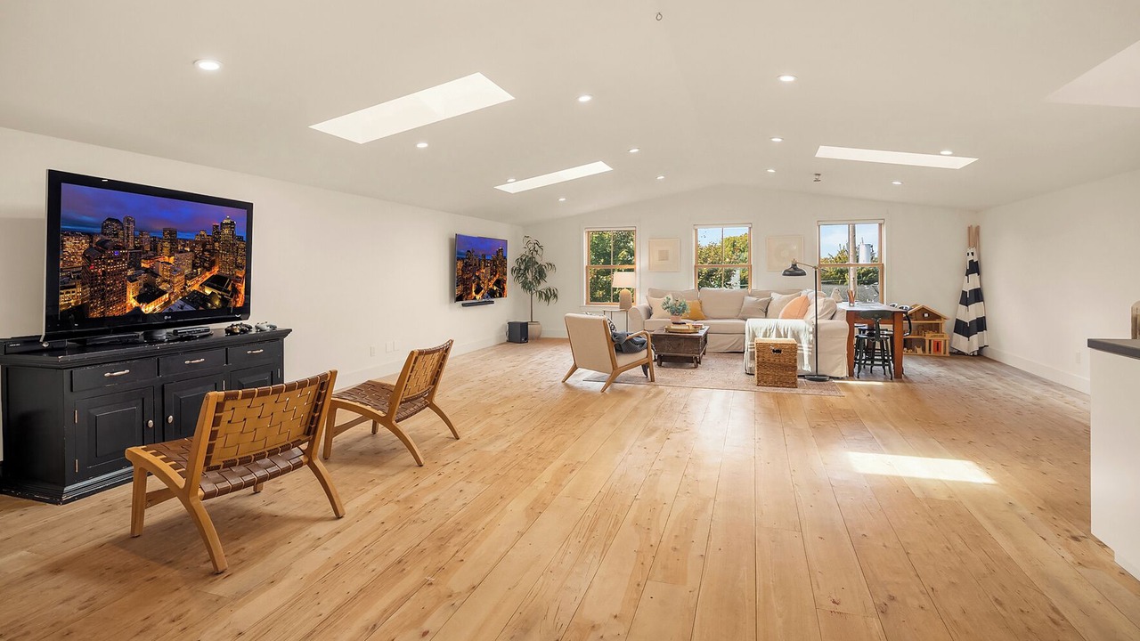 Photo of Livingroom in Queen Anne