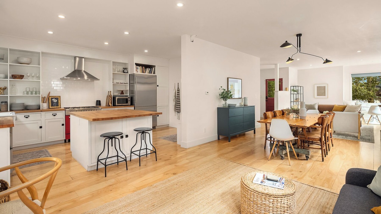 Photo of Others in Queen Anne