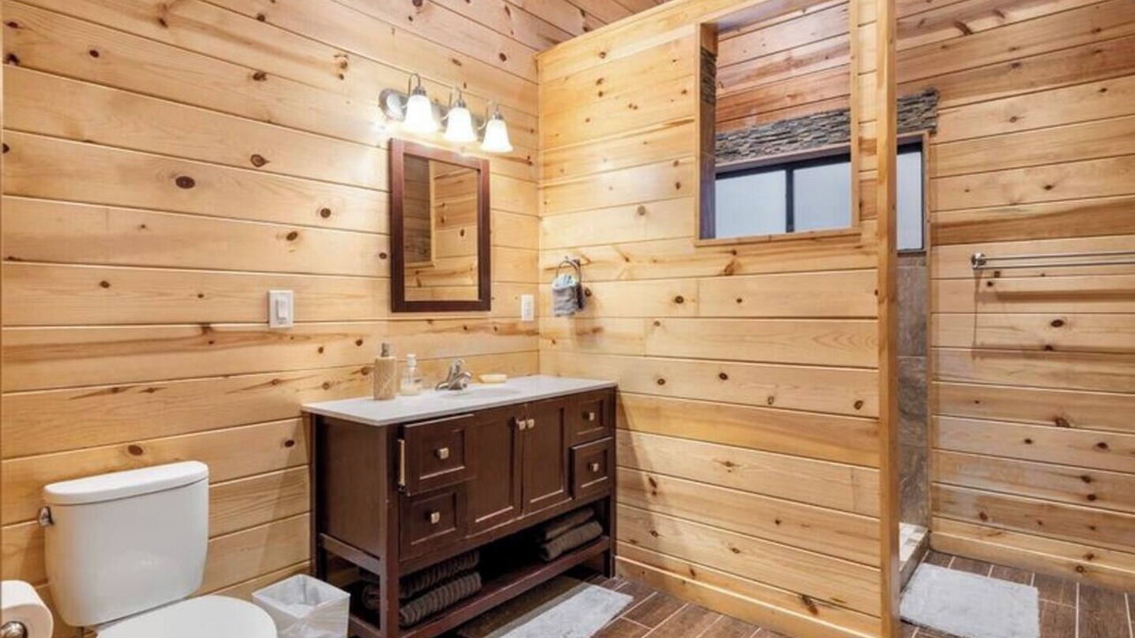 Photo of Bathroom in Broken Bow