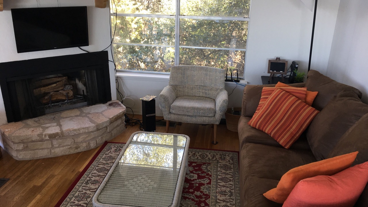 Photo of Livingroom in Lakehills