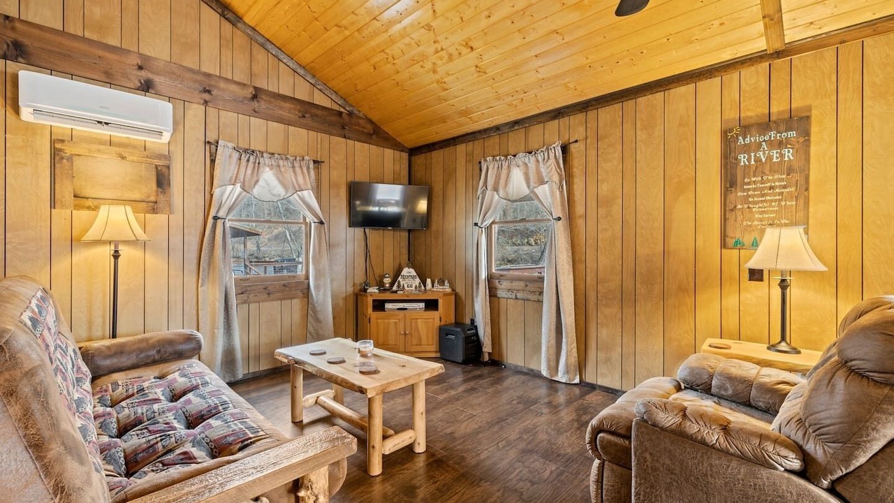 Photo of Livingroom in Dillsboro