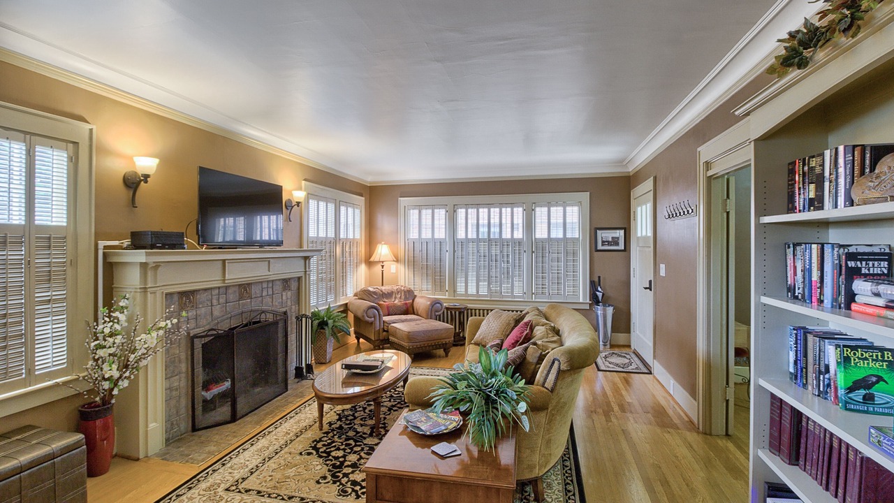 Photo of Livingroom in Lower Queen Anne