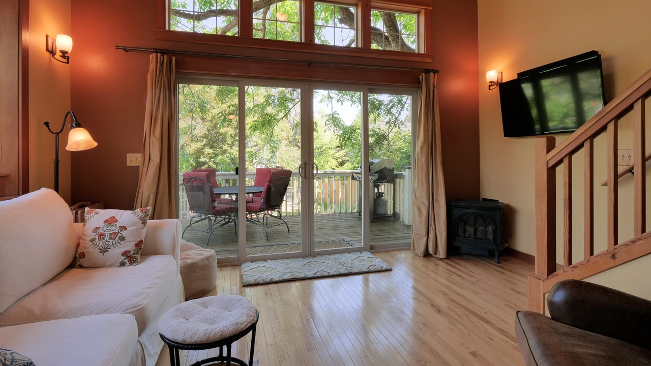 Photo of Livingroom in Siskiyou-Hargadine Historic District