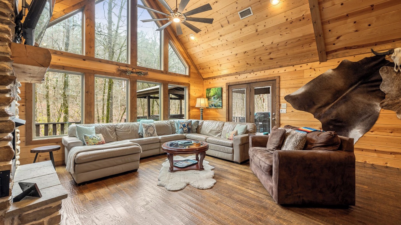 Photo of Livingroom in Broken Bow