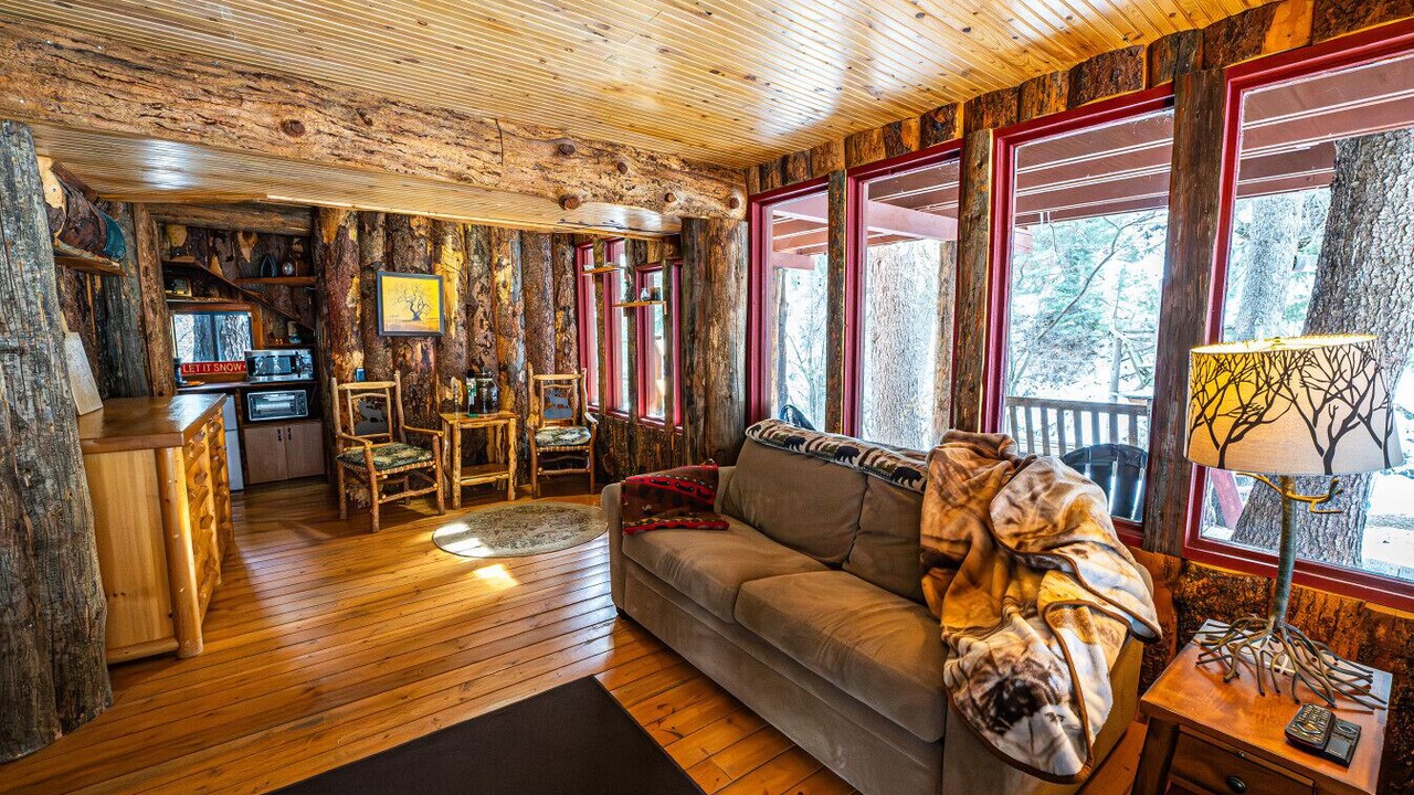 Photo of Livingroom in Sundance