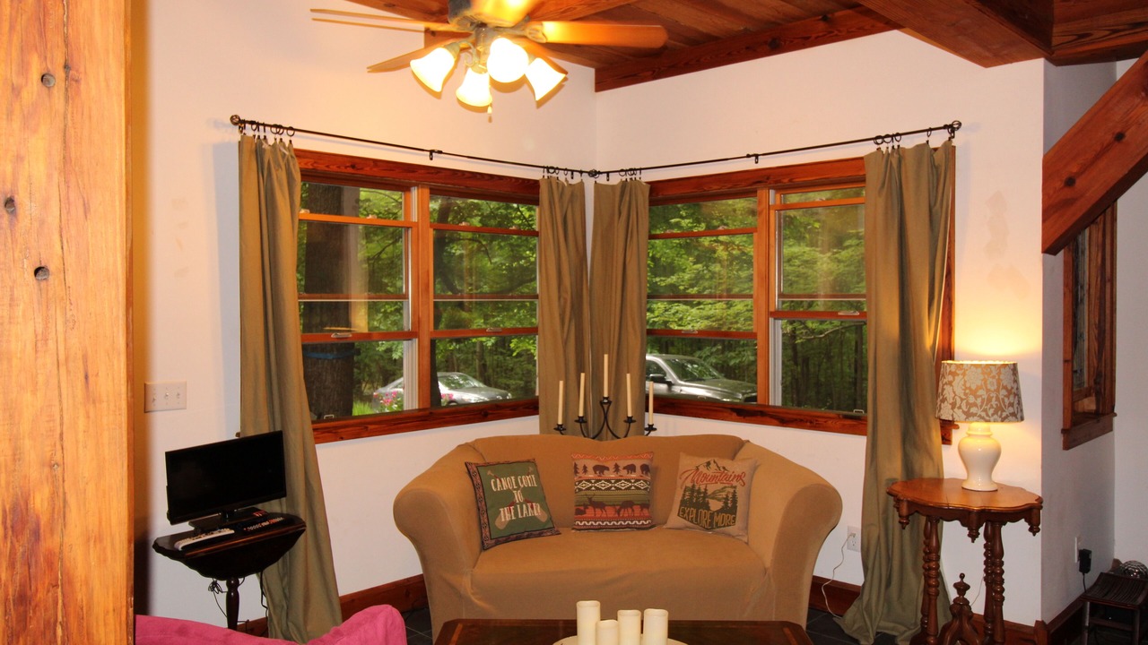 Photo of Livingroom in Nellysford