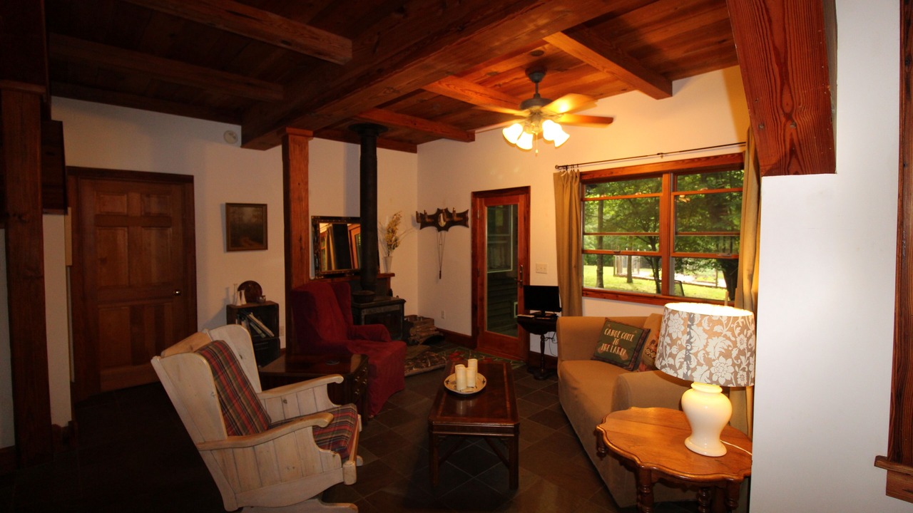 Photo of Livingroom in Nellysford