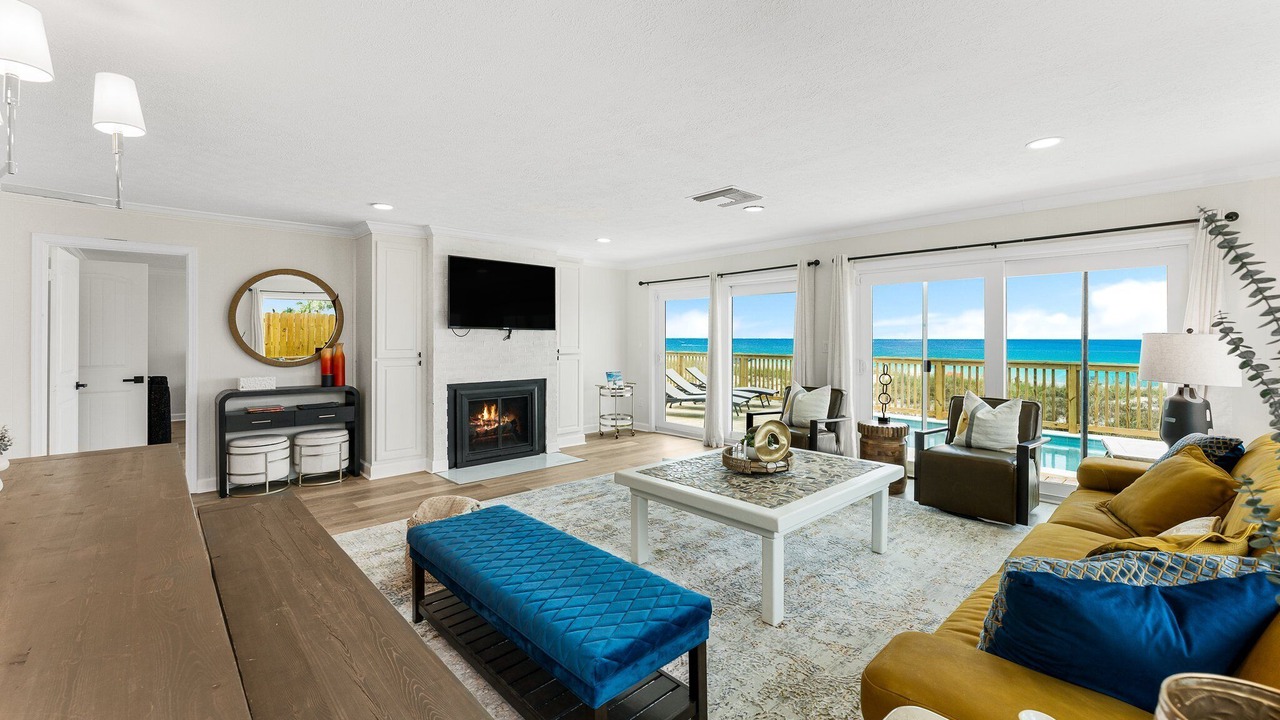 Photo of Livingroom in Biltmore Beach