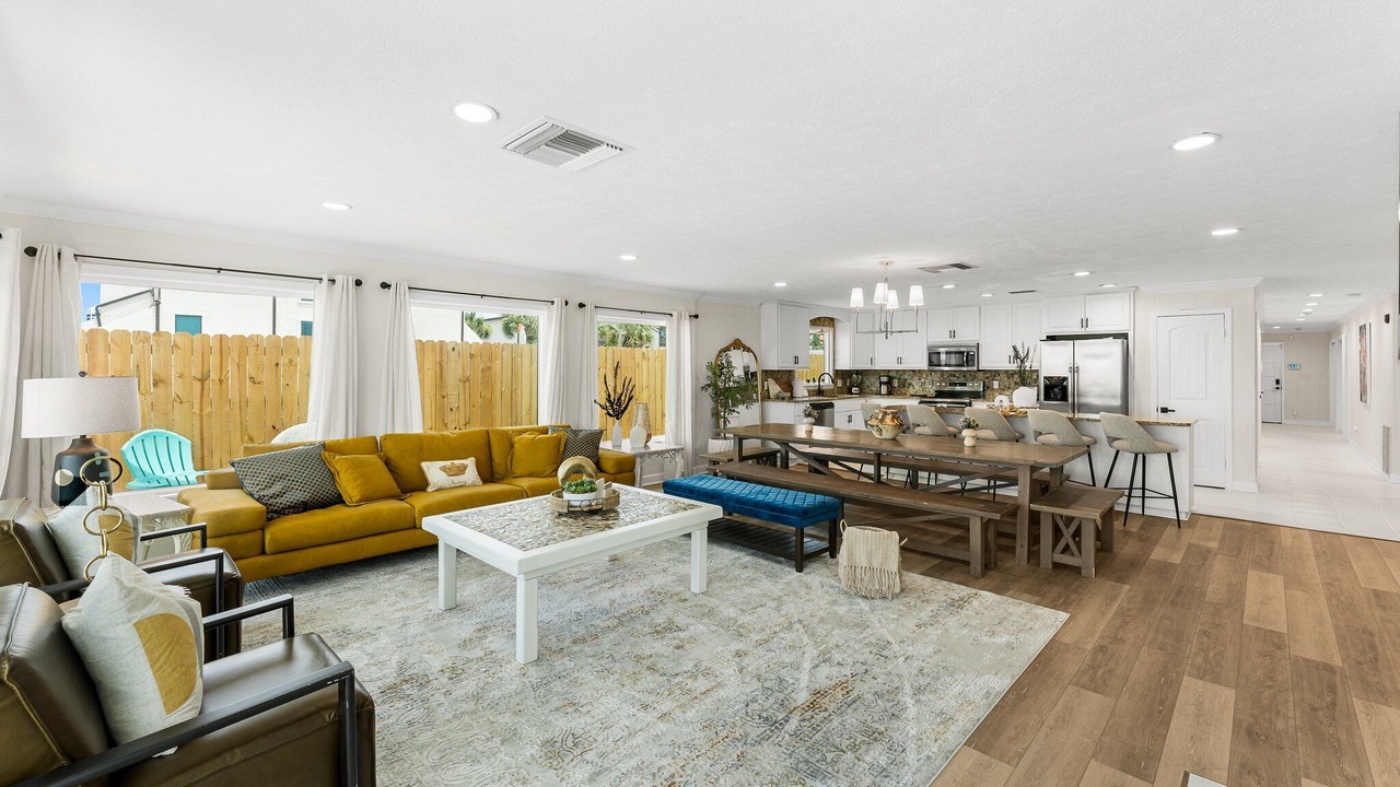 Photo of Livingroom in Biltmore Beach