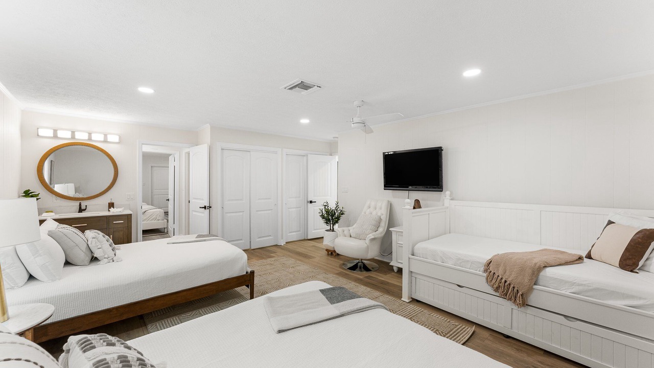 Photo of Bedroom in Biltmore Beach