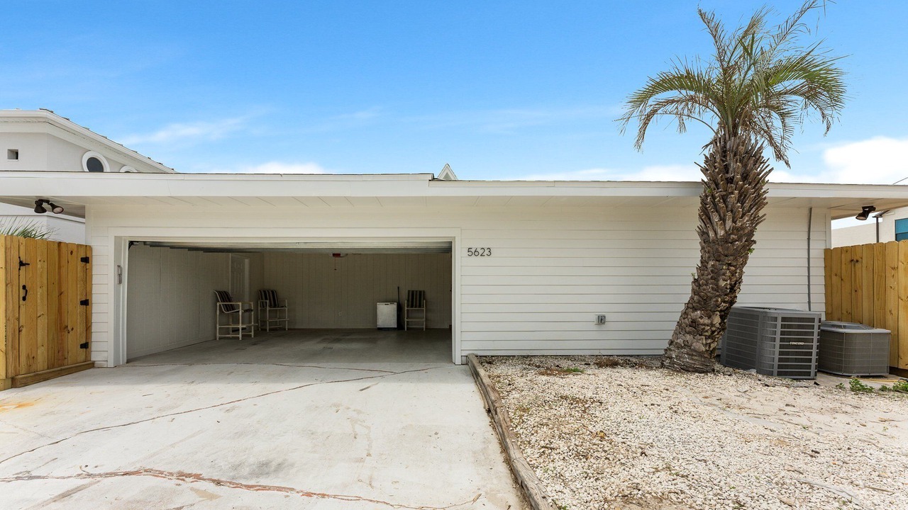 Photo of Outdoor in Biltmore Beach