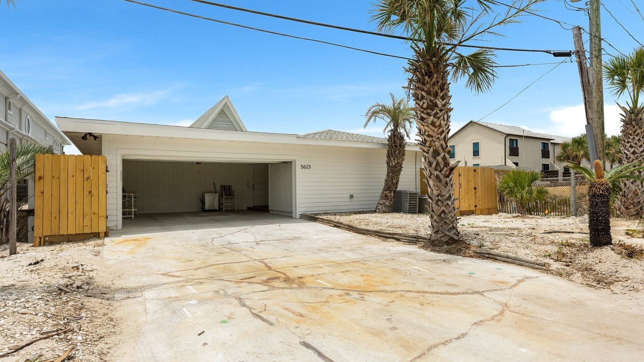 Photo of Outdoor in Biltmore Beach