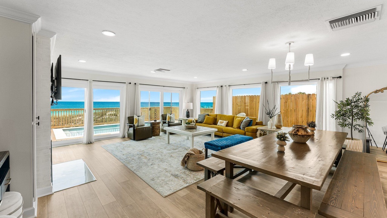 Photo of Livingroom in Biltmore Beach