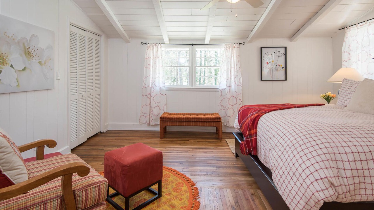 Photo of Bedroom in Hendersonville